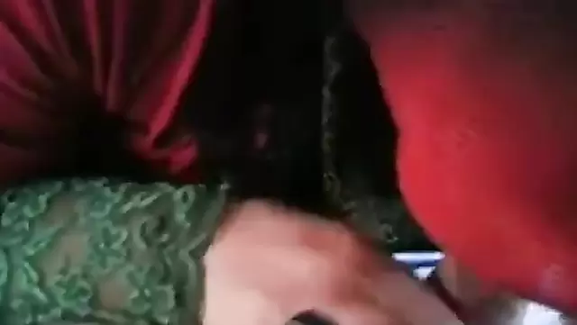 تركية بتاخد زب تخين في بوقها.